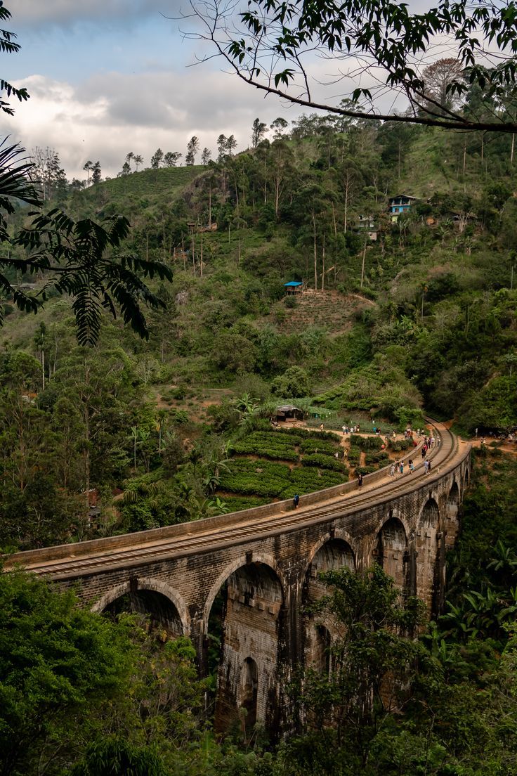Nine Arches Bridge, Ella